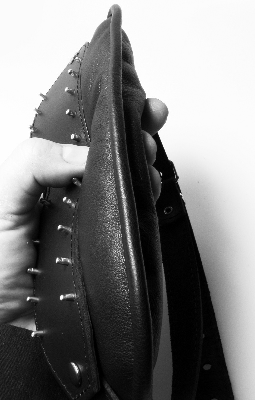 Augenmaske soft - schwarz mit Nieten