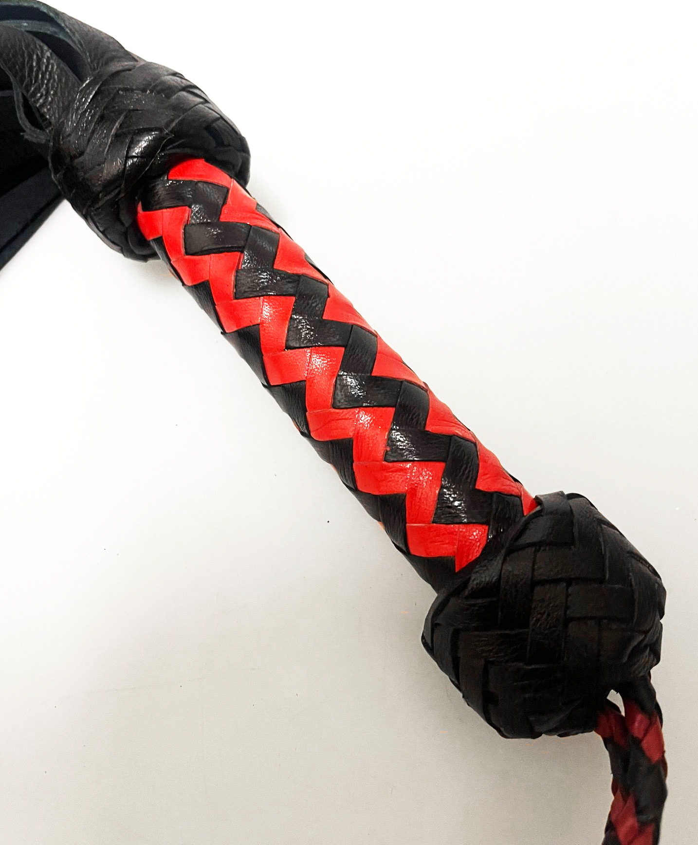 Flogger Büffelleder - Buffalo Leather I Rot-Schwarz