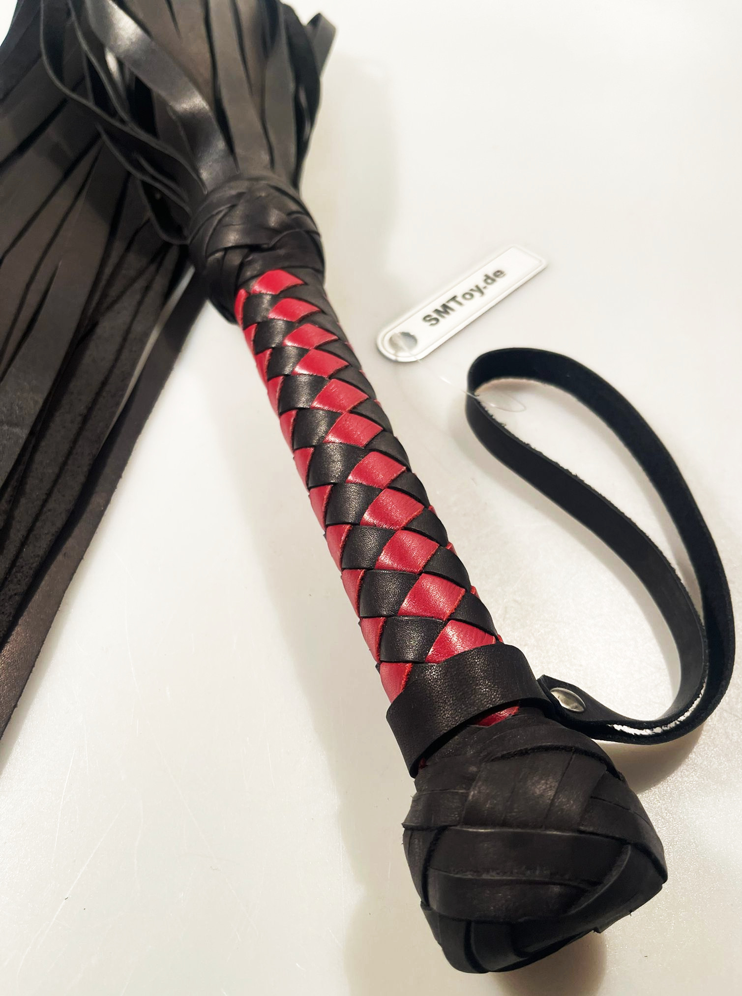 PEITSCHE - FLOGGER Red-Black Full 50 Tails