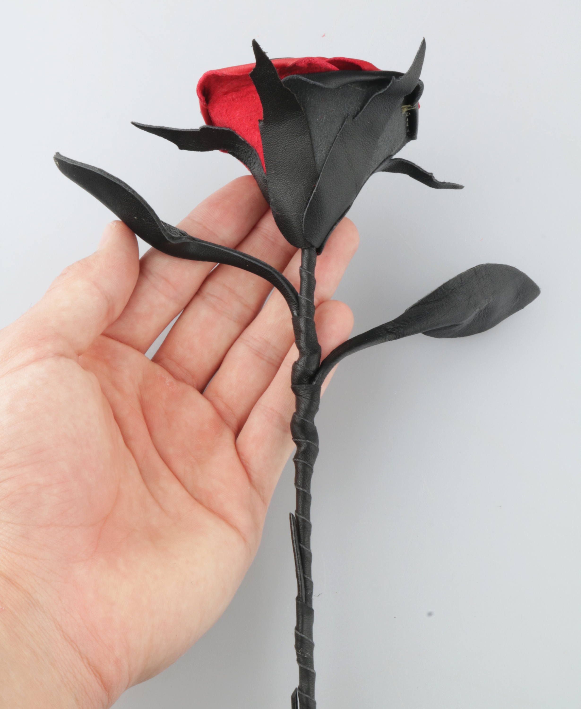 Leder Rose - Red and Black