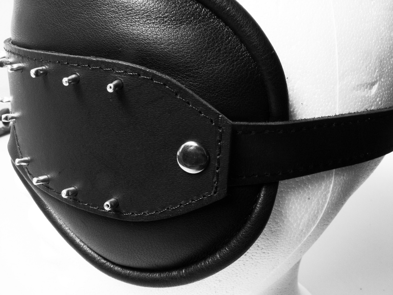 Augenmaske soft - schwarz mit Nieten