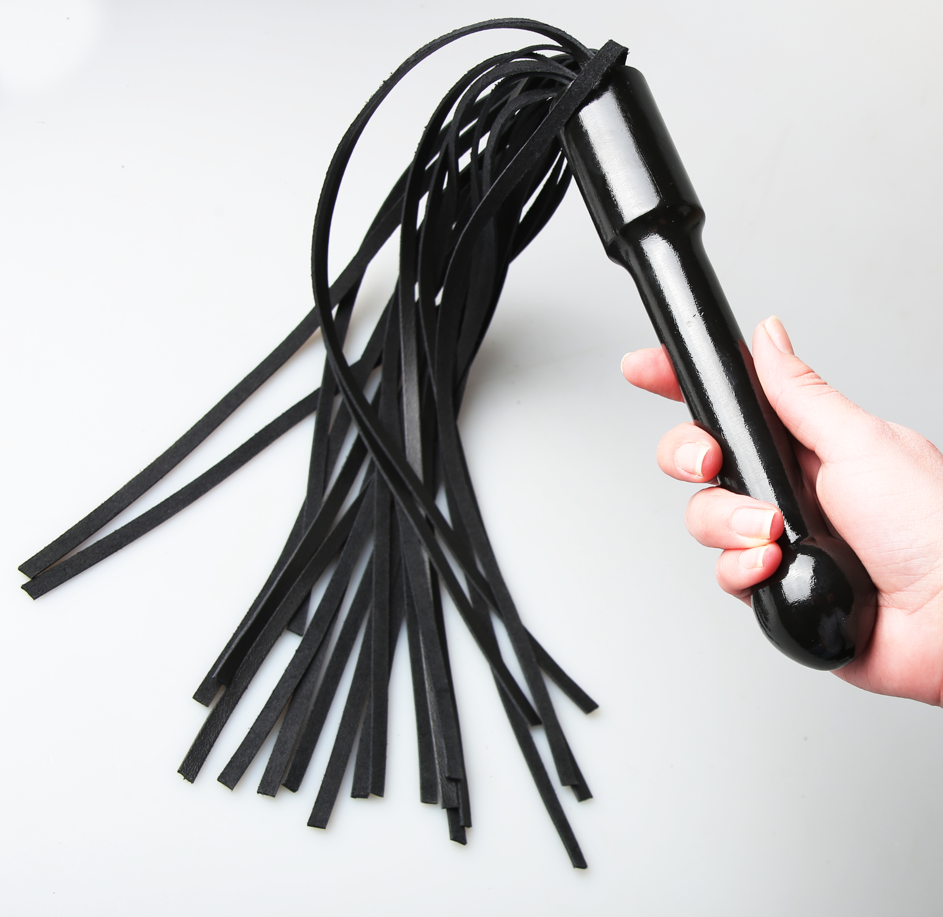 PEITSCHE - FLOGGER mit Holzgriff