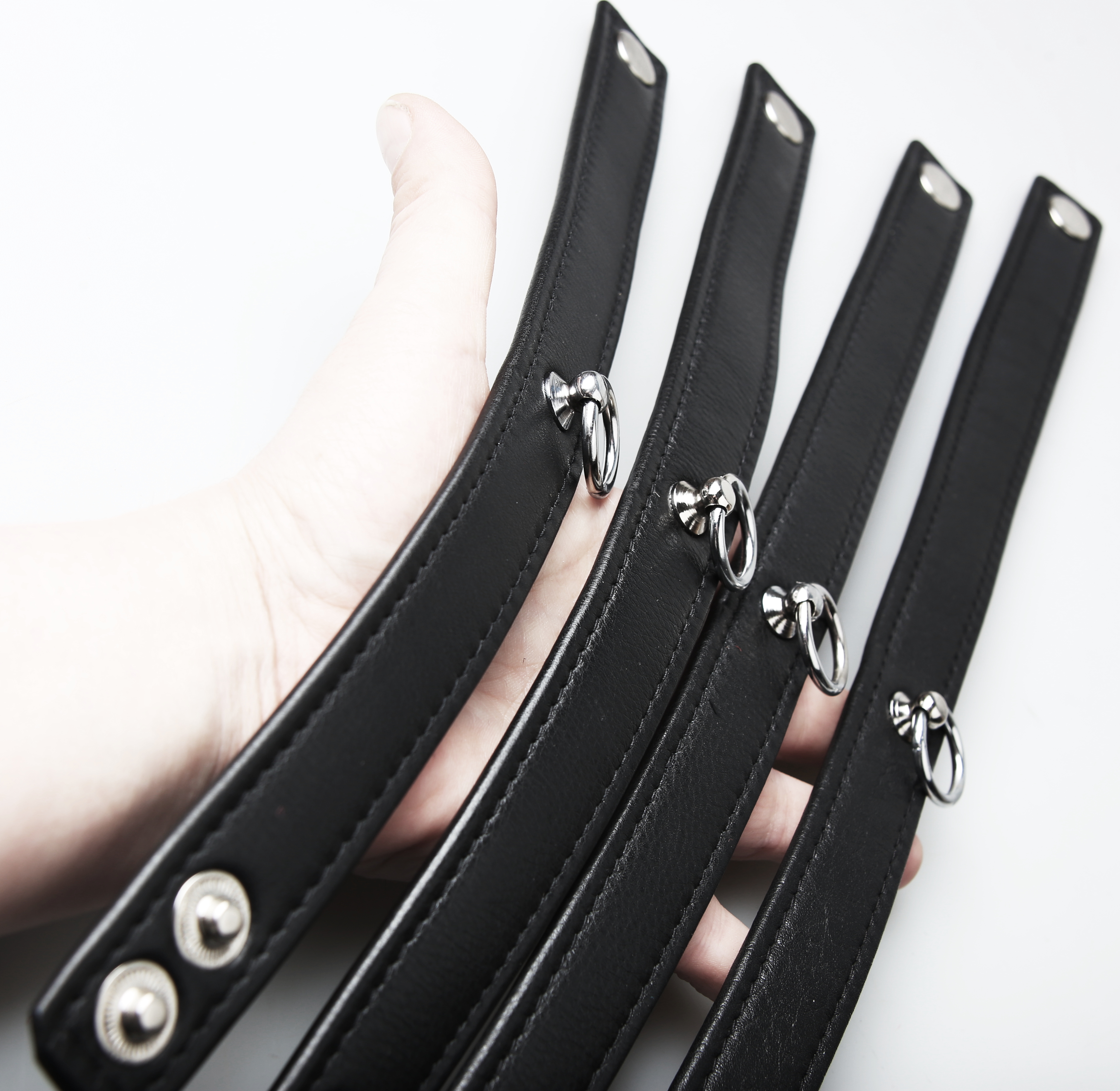 Chocker - Halsband der O in Schwarz - echt Leder mit Druckknopfverschluss
