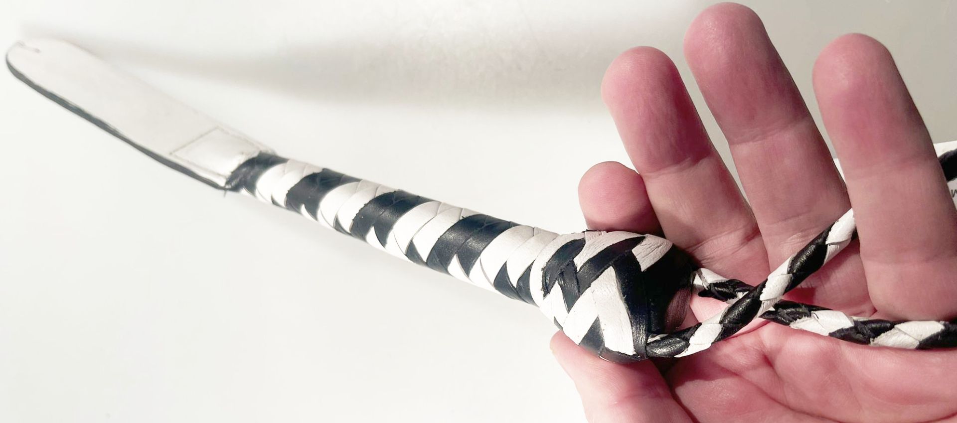 Kurzer Kantschu - Hochwertige Lederpeitsche mit Klatsche