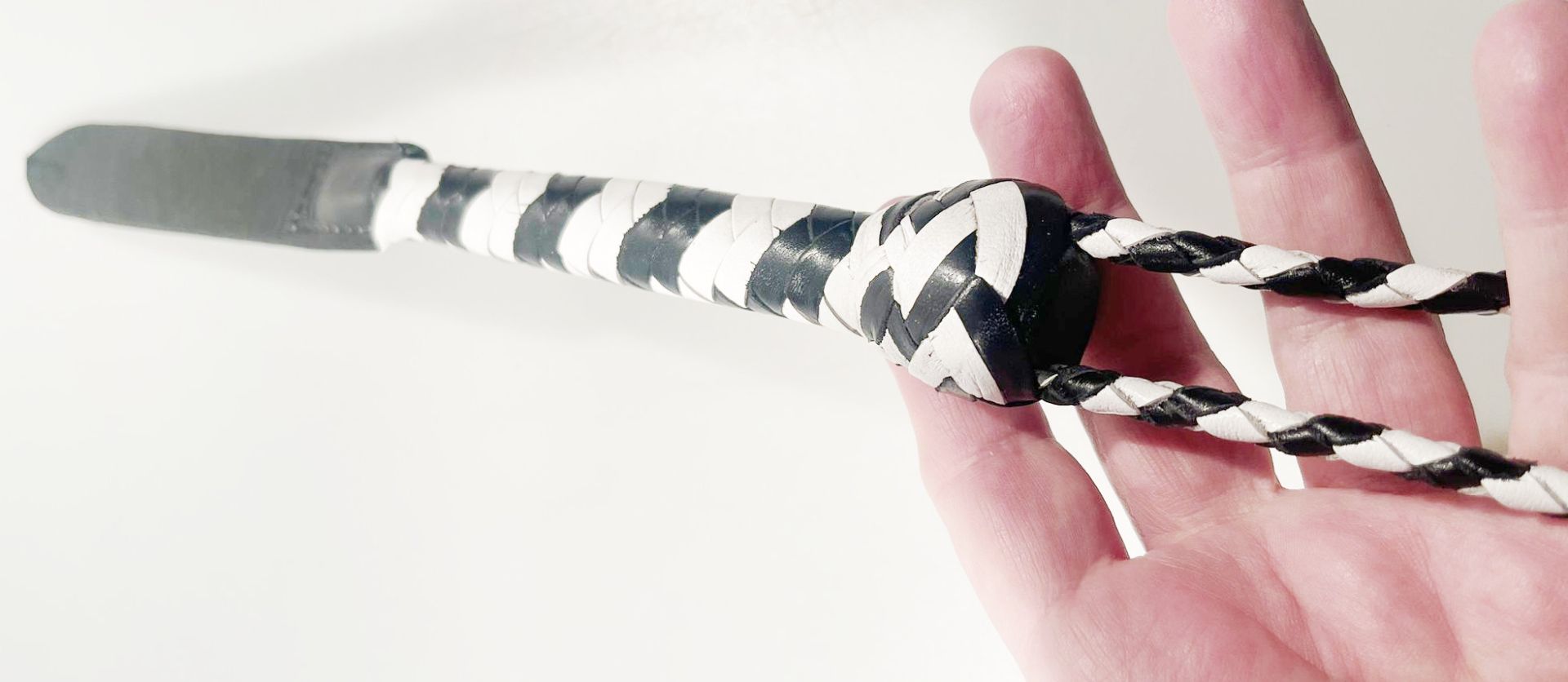 Kurzer Kantschu - Hochwertige Lederpeitsche mit Klatsche