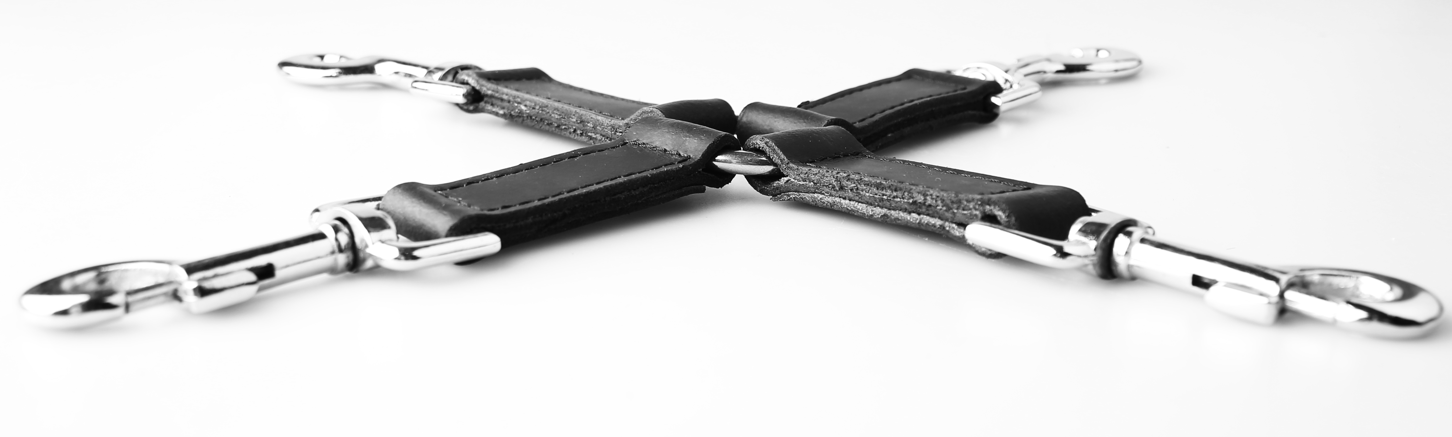LEDER FESSELNDES - Hogtie 4-Straps Leder mit Karabiner