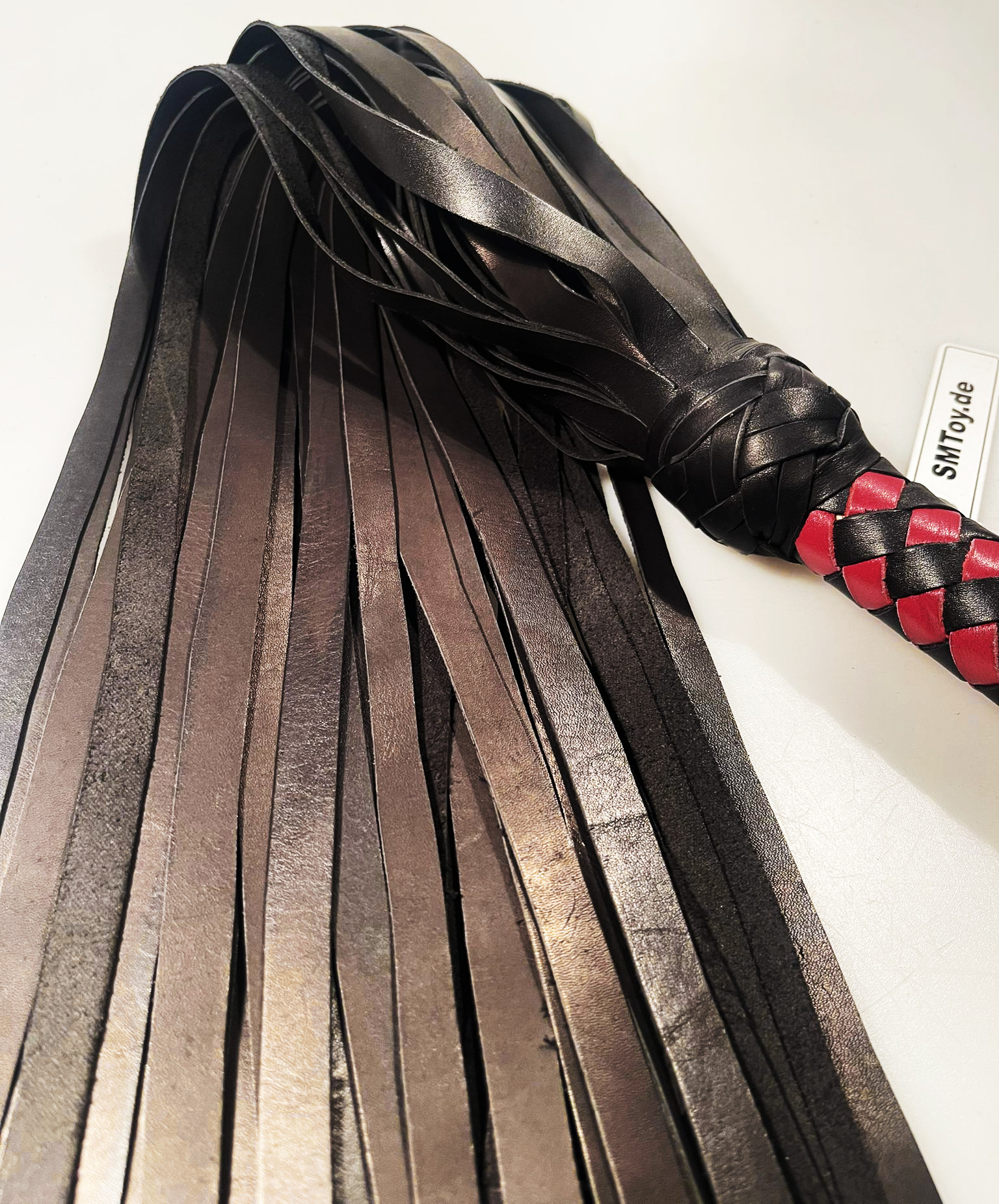 PEITSCHE - FLOGGER Red-Black Full 50 Tails