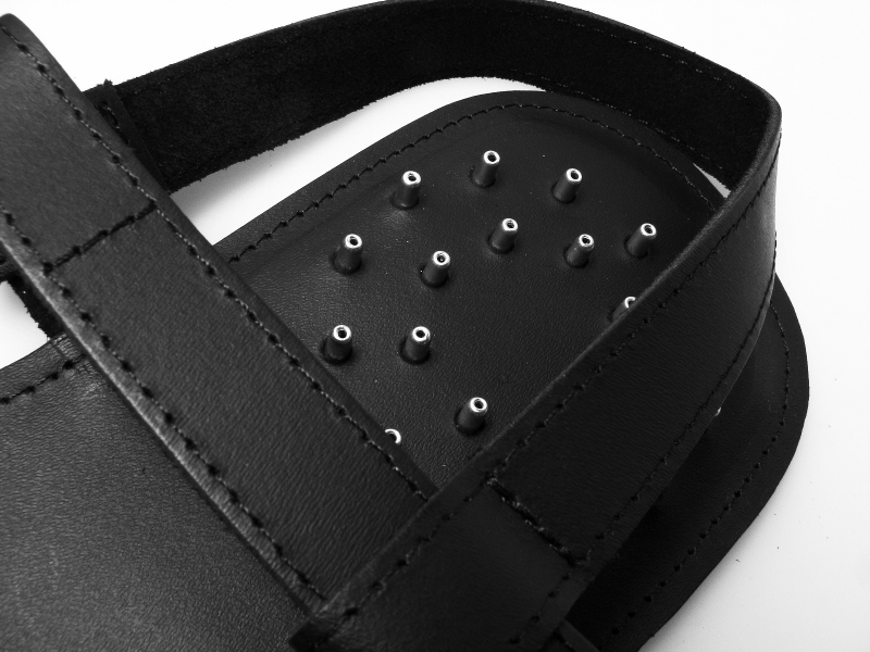 Sklaven-Sandalen mit Spike-Nieten - hinten