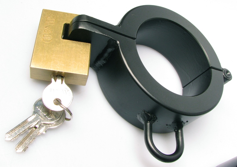 Stahlfesseln no compromises 1,5cm - Hand- oder Fußfesseln mit Schloßblock
