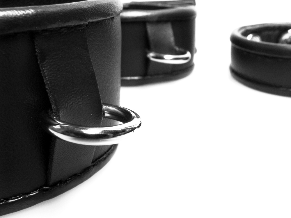 Ledercockring mit Spikes in drei Größen